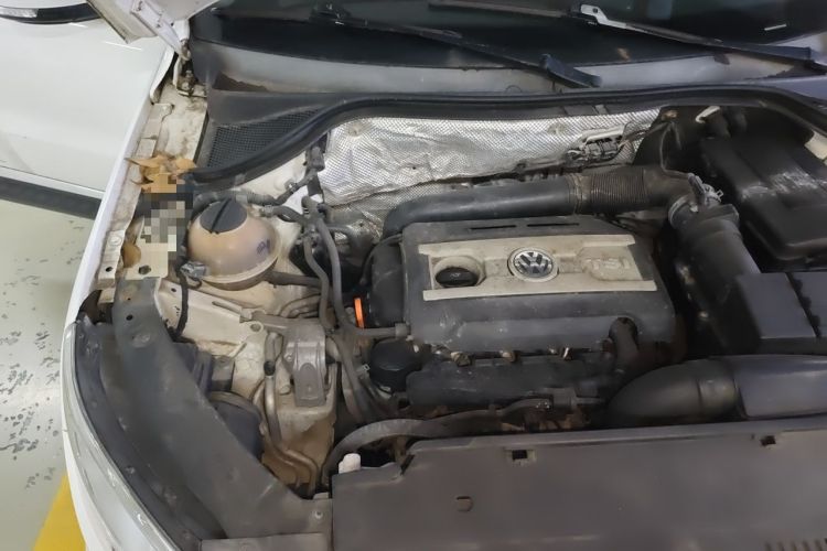Used Volkswagen Tiguan 2010 1.8TSI Automatic Two-Wheel Drive Elite Edition Engine Bay Right