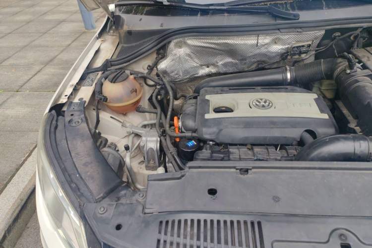 Used Volkswagen Tiguan 2010 1.8 TSI Automatic Two-Wheel Drive Trend Edition Engine Bay Right