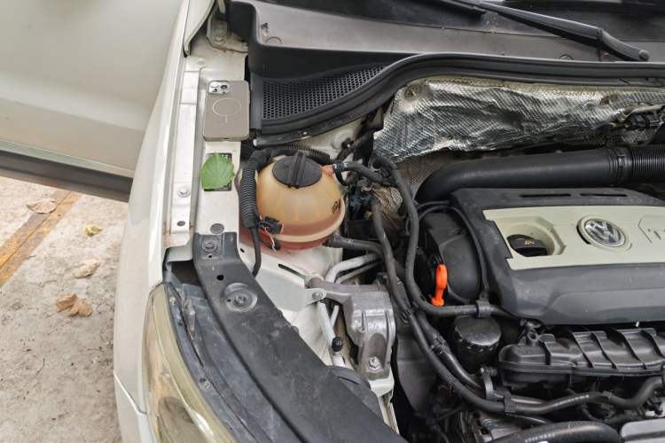 Used Volkswagen Tiguan 2010 1.8TSI Automatic All-Wheel-Drive Elite Edition Engine Bay Right