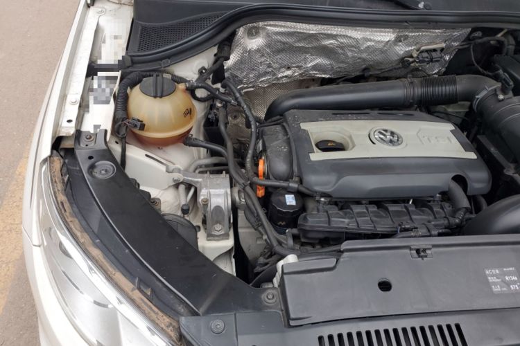 Used Volkswagen Tiguan 2010 2.0 TSI Automatic All-Wheel-Drive Elite Edition Engine Bay Right