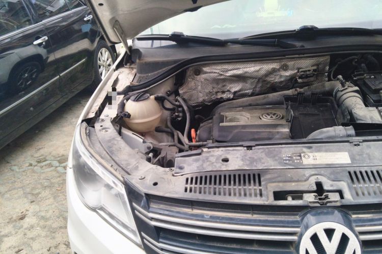 Used Volkswagen Tiguan 2010 1.8 TSI Automatic All-Wheel Drive Fashion Edition Engine Bay Right