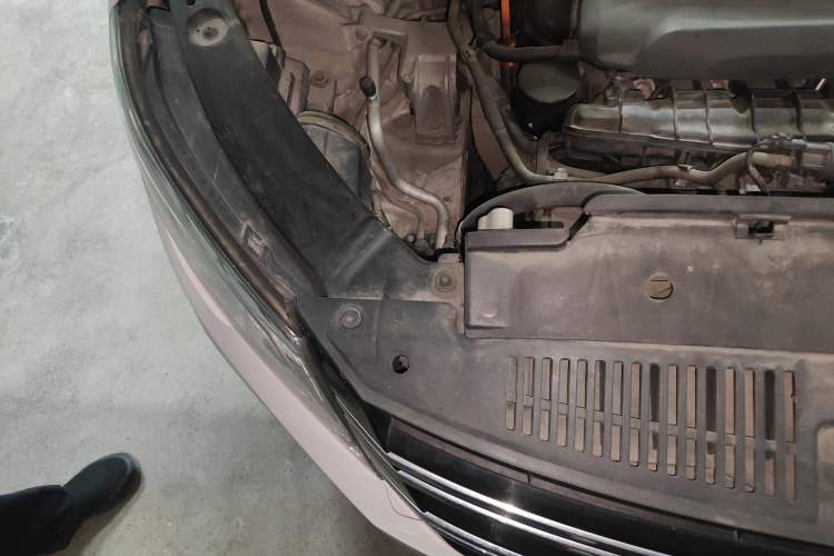 Used Volkswagen Tiguan 2010 1.8TSI Automatic All-Wheel-Drive Elite Edition Engine Bay Right