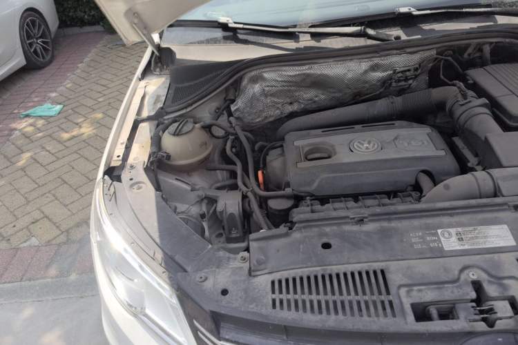 Used Volkswagen Tiguan 2010 1.8 TSI Automatic Two-Wheel Drive Trend Edition Engine Bay Right