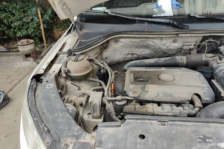 Used Volkswagen Tiguan 2010 2.0 TSI Automatic All-Wheel-Drive Elite Edition Engine Bay Right