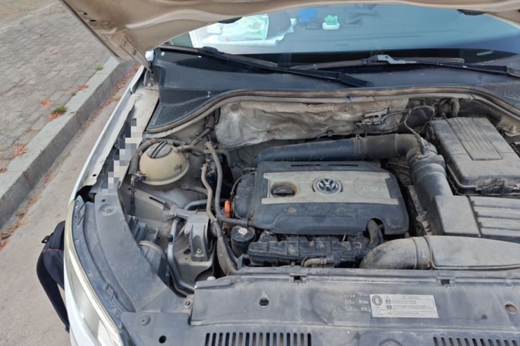 Used Volkswagen Tiguan 2010 2.0 TSI Automatic All-Wheel-Drive Elite Edition Engine Bay Right