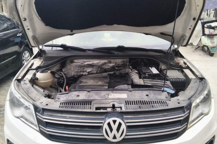 Used Volkswagen Tiguan 2010 1.8 TSI Automatic All-Wheel Drive Fashion Edition Engine Bay