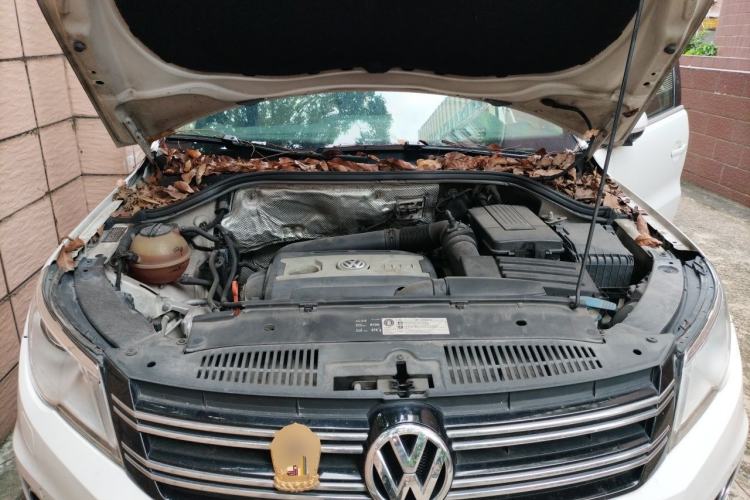 Used Volkswagen Tiguan 2010 2.0 TSI Automatic All-Wheel Drive Flagship Edition Engine Bay