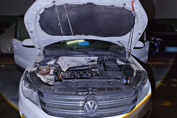 Used Volkswagen Tiguan 2010 2.0 TSI Automatic All-Wheel Drive Flagship Navigation Edition Engine Bay