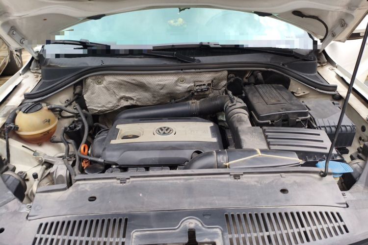 Used Volkswagen Tiguan 2010 1.8 TSI Automatic Two-Wheel Drive Trend Edition Engine Bay