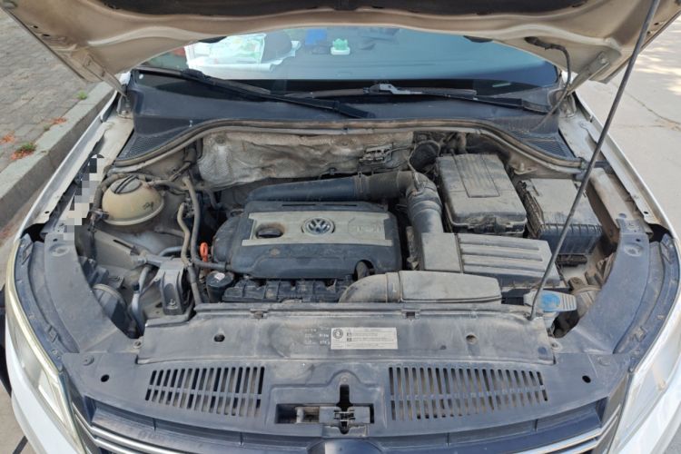 Used Volkswagen Tiguan 2010 2.0 TSI Automatic All-Wheel-Drive Elite Edition Engine Bay