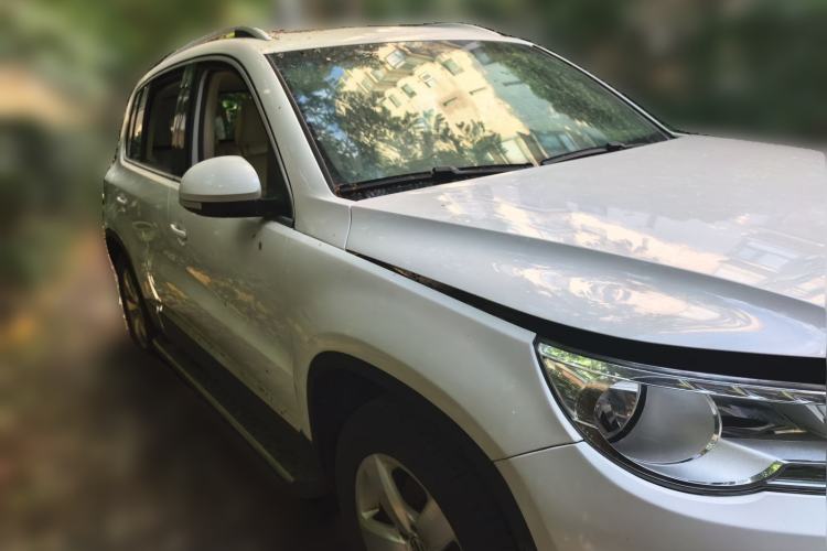 Used Volkswagen Tiguan 2010 1.8TSI Automatic All-Wheel-Drive Elite Edition Front Right 45 Deg