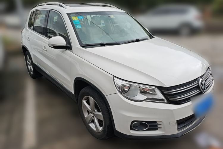 Used Volkswagen Tiguan 2010 1.8TSI Automatic All-Wheel-Drive Elite Edition Front Right 45 Deg