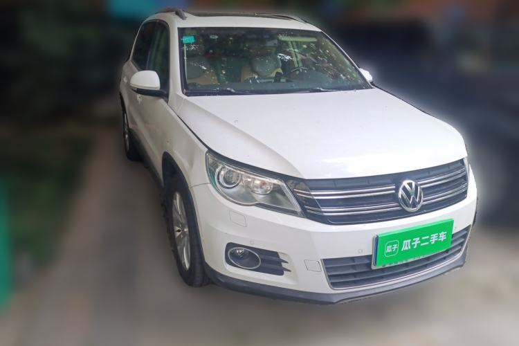Used Volkswagen Tiguan 2010 2.0 TSI Automatic All-Wheel Drive Flagship Navigation Edition Front Right 45 Deg