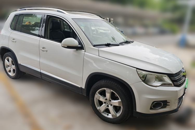 Used Volkswagen Tiguan 2010 1.8TSI Automatic All-Wheel-Drive Elite Edition Front Right 45 Deg