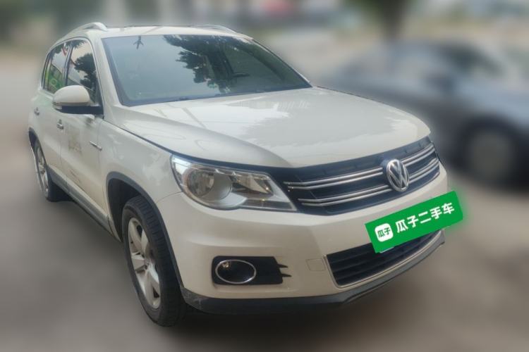 Used Volkswagen Tiguan 2010 1.8TSI Automatic All-Wheel-Drive Elite Edition Front Right 45 Deg