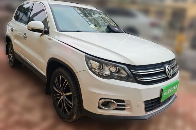 Used Volkswagen Tiguan 2010 1.8TSI Automatic All-Wheel-Drive Elite Edition Front Right 45 Deg