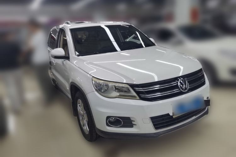 Used Volkswagen Tiguan 2010 2.0 TSI Automatic All-Wheel-Drive Elite Edition Front Right 45 Deg