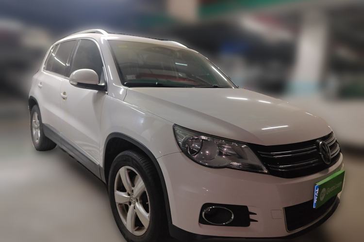 Used Volkswagen Tiguan 2010 1.8TSI Automatic All-Wheel-Drive Elite Edition Front Right 45 Deg