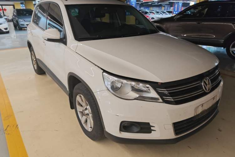 Used Volkswagen Tiguan 2010 1.8 TSI Automatic All-Wheel Drive Fashion Edition Front Right 45 Deg
