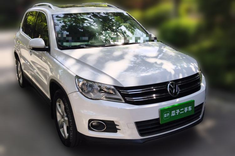 Used Volkswagen Tiguan 2010 1.8TSI Automatic All-Wheel-Drive Elite Edition Front Right 45 Deg