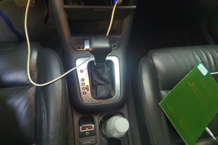 Used Volkswagen Tiguan 2010 1.8 TSI Automatic All-Wheel Drive Fashion Edition Gear Lever