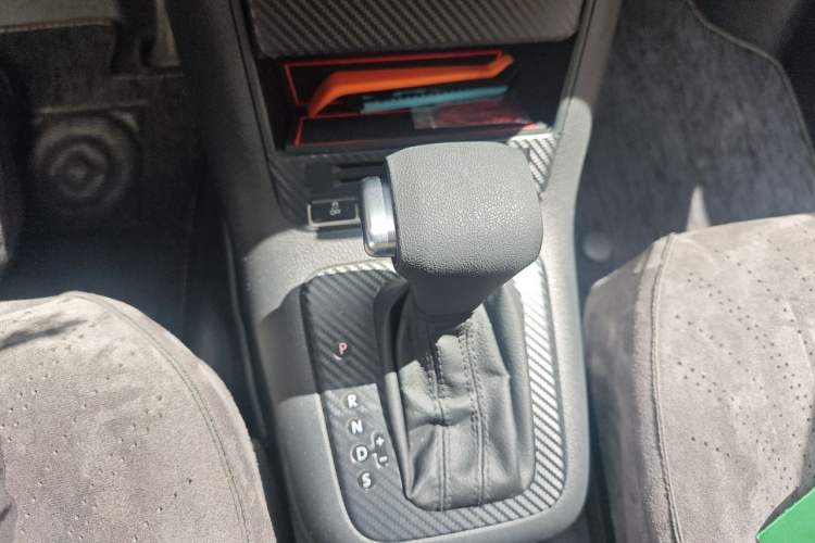 Used Volkswagen Tiguan 2010 2.0 TSI Automatic All-Wheel Drive Flagship Edition Gear Lever