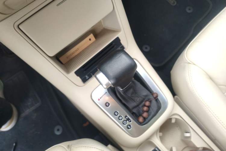 Used Volkswagen Tiguan 2010 1.8TSI Automatic All-Wheel-Drive Elite Edition Gear Lever