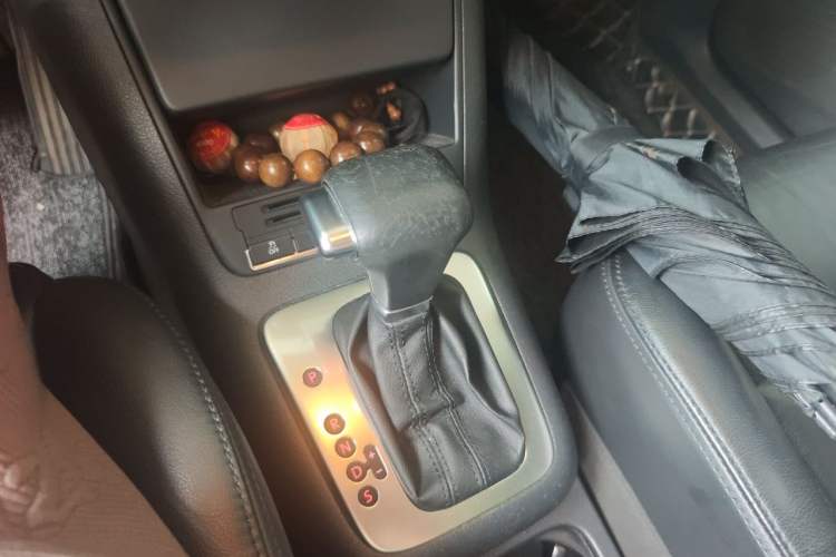 Used Volkswagen Tiguan 2010 1.8TSI Automatic Two-Wheel Drive Elite Edition Gear Lever