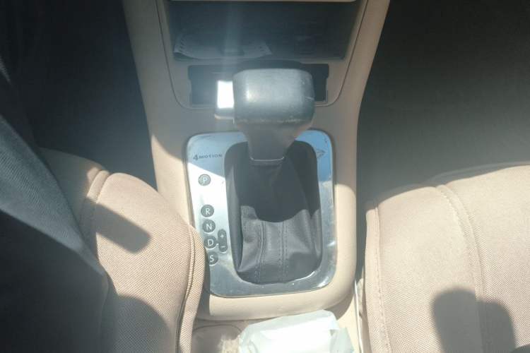 Used Volkswagen Tiguan 2010 2.0 TSI Automatic All-Wheel Drive Flagship Edition Gear Lever