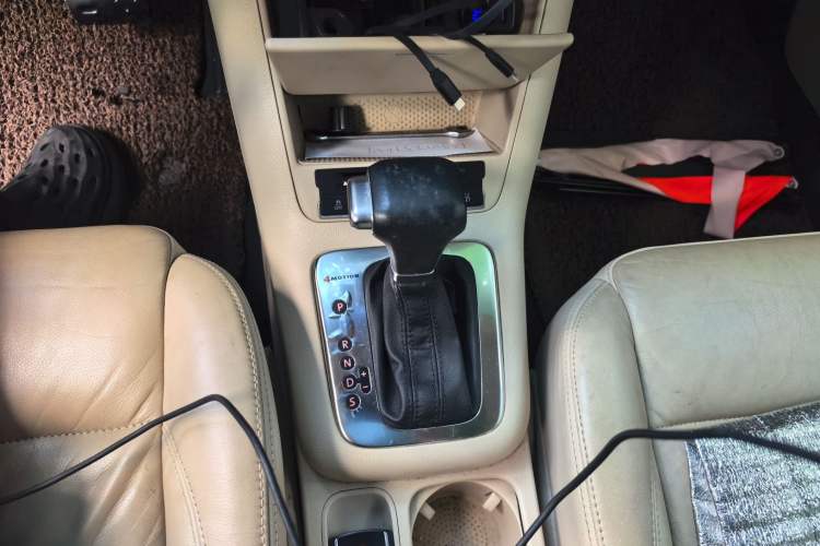 Used Volkswagen Tiguan 2010 1.8TSI Automatic All-Wheel-Drive Elite Edition Gear Lever