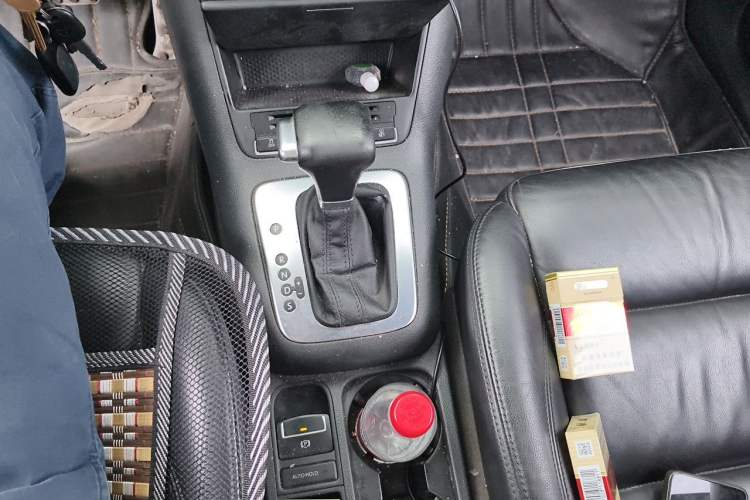 Used Volkswagen Tiguan 2010 1.8 TSI Automatic Two-Wheel Drive Trend Edition Gear Lever