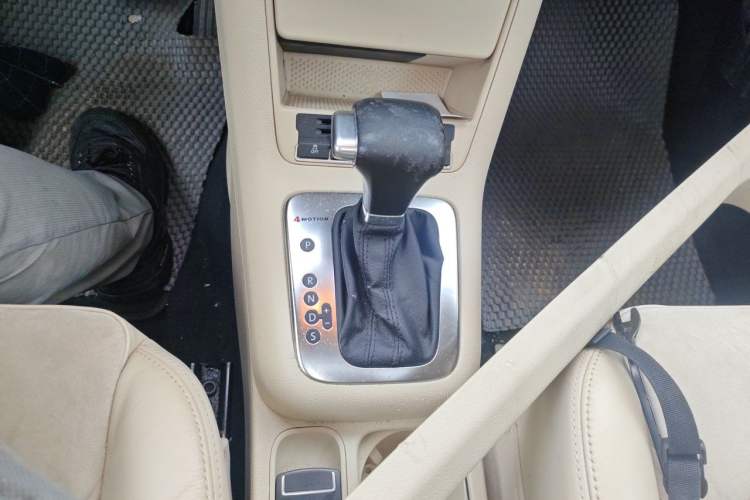 Used Volkswagen Tiguan 2010 2.0 TSI Automatic All-Wheel Drive Flagship Edition Gear Lever