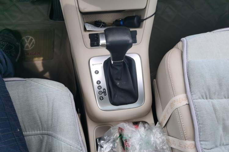 Used Volkswagen Tiguan 2010 2.0 TSI Automatic All-Wheel Drive Flagship Navigation Edition Gear Lever