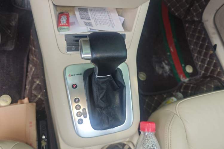 Used Volkswagen Tiguan 2010 1.8TSI Automatic All-Wheel-Drive Elite Edition Gear Lever