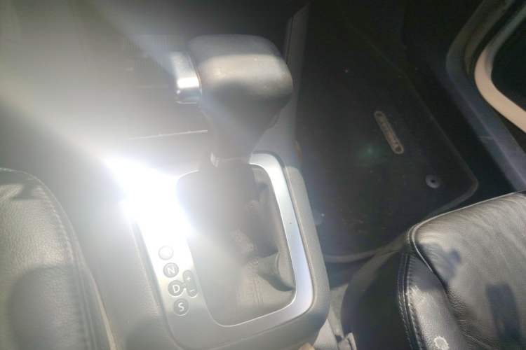 Used Volkswagen Tiguan 2010 1.8 TSI Automatic All-Wheel Drive Fashion Edition Gear Lever