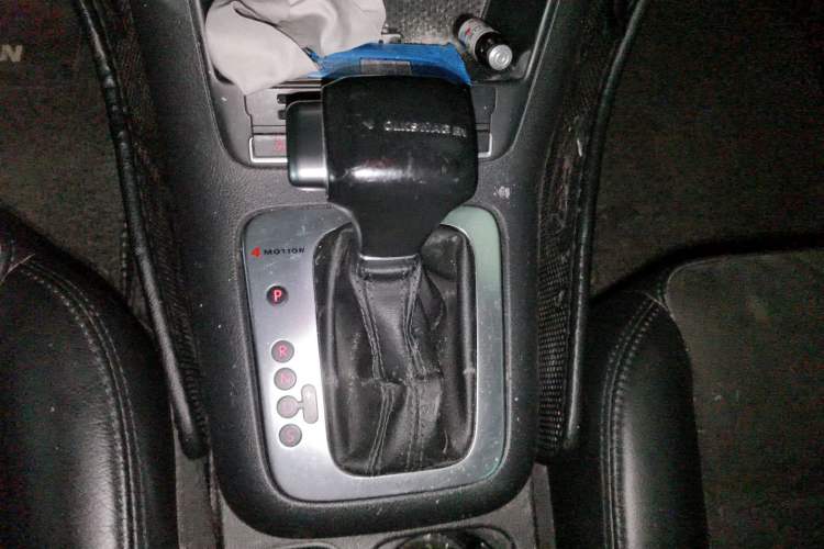 Used Volkswagen Tiguan 2010 2.0 TSI Automatic All-Wheel Drive Flagship Edition Gear Lever