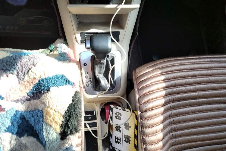 Used Volkswagen Tiguan 2010 1.8 TSI Automatic Two-Wheel Drive Trend Edition Gear Lever