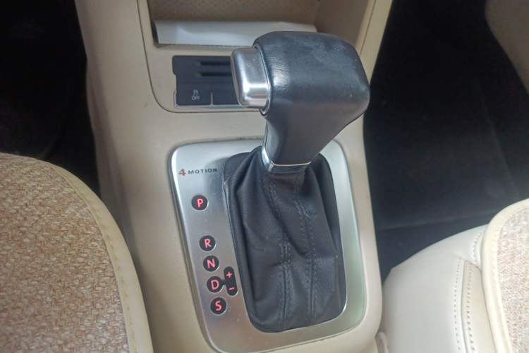 Used Volkswagen Tiguan 2010 2.0 TSI Automatic All-Wheel Drive Flagship Navigation Edition Gear Lever