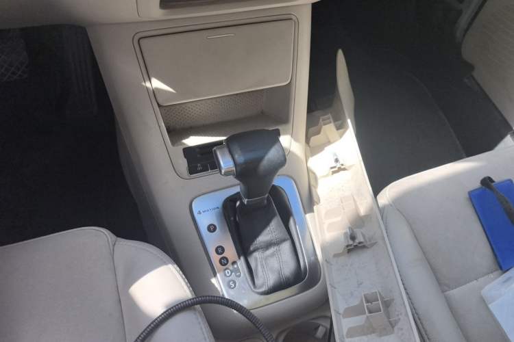 Used Volkswagen Tiguan 2010 2.0 TSI Automatic All-Wheel Drive Flagship Edition Gear Lever