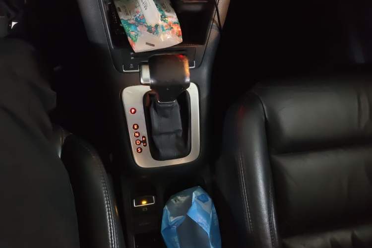 Used Volkswagen Tiguan 2010 1.8TSI Automatic Two-Wheel Drive Elite Edition Gear Lever