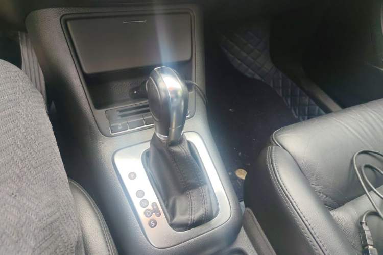 Used Volkswagen Tiguan 2010 1.8 TSI Automatic Two-Wheel Drive Trend Edition Gear Lever