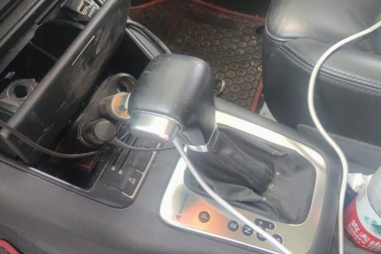Used Volkswagen Tiguan 2010 2.0 TSI Automatic All-Wheel Drive Flagship Edition Gear Lever