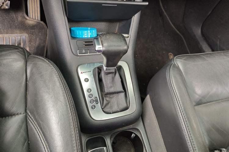 Used Volkswagen Tiguan 2010 1.8TSI Automatic All-Wheel-Drive Elite Edition Gear Lever