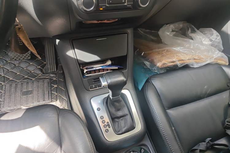 Used Volkswagen Tiguan 2010 1.8TSI Automatic Two-Wheel Drive Elite Edition Gear Lever
