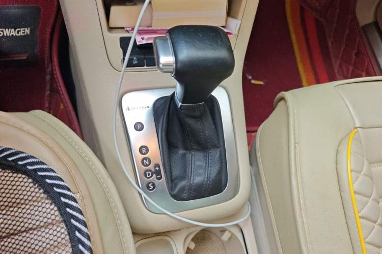 Used Volkswagen Tiguan 2010 1.8TSI Automatic All-Wheel-Drive Elite Edition Gear Lever