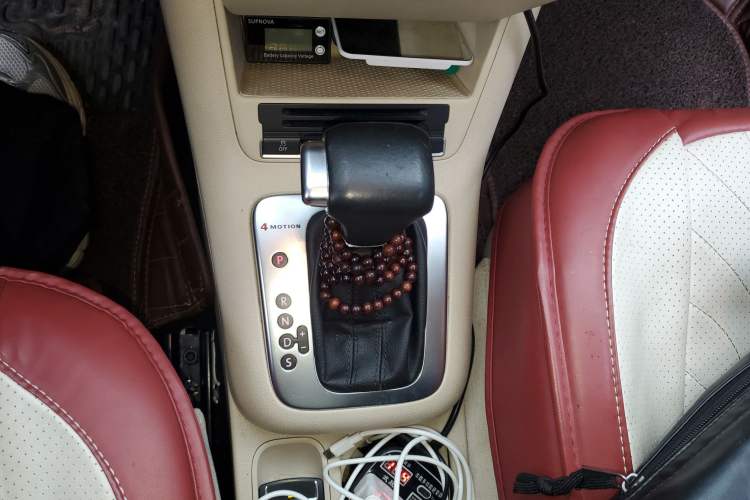 Used Volkswagen Tiguan 2010 2.0 TSI Automatic All-Wheel-Drive Elite Edition Gear Lever