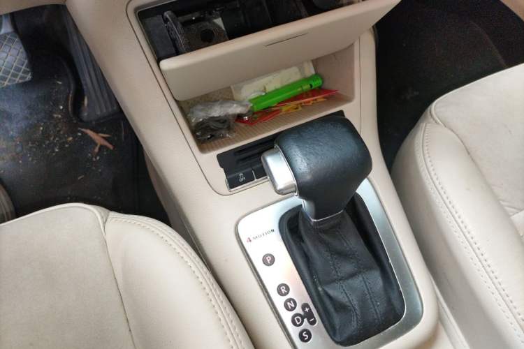 Used Volkswagen Tiguan 2010 2.0 TSI Automatic All-Wheel Drive Flagship Edition Gear Lever