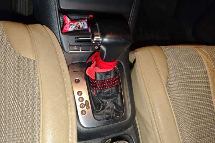 Used Volkswagen Tiguan 2010 2.0 TSI Automatic All-Wheel Drive Flagship Navigation Edition Gear Lever