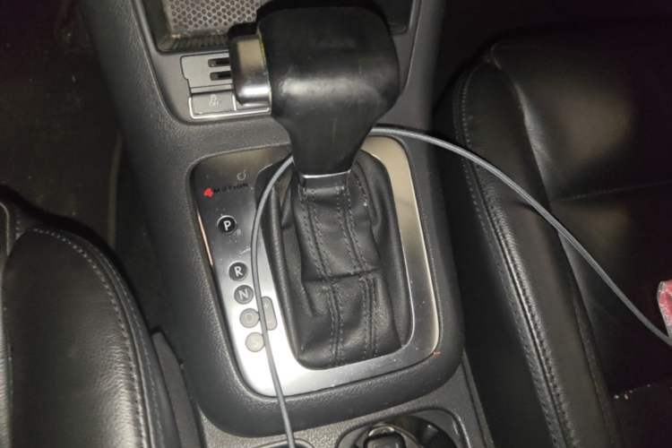 Used Volkswagen Tiguan 2010 1.8 TSI Automatic All-Wheel Drive Fashion Edition Gear Lever