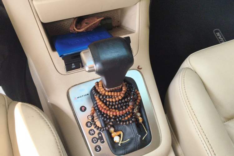 Used Volkswagen Tiguan 2010 1.8TSI Automatic All-Wheel-Drive Elite Edition Gear Lever